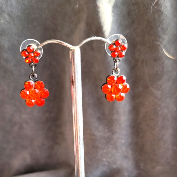 2/$12 Orange sparkling rhinestone flower earrings - Picture 1 of 3